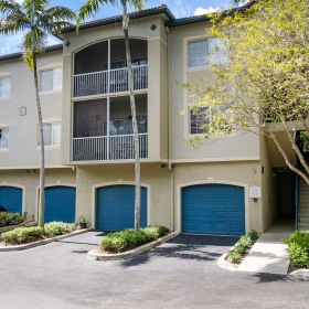 Exterior view of Polo Glen 