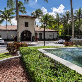 Fountain entrance to Polo Glen 